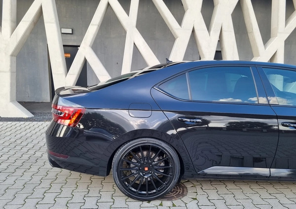 Skoda Superb cena 150000 przebieg: 85000, rok produkcji 2019 z Koprzywnica małe 562
